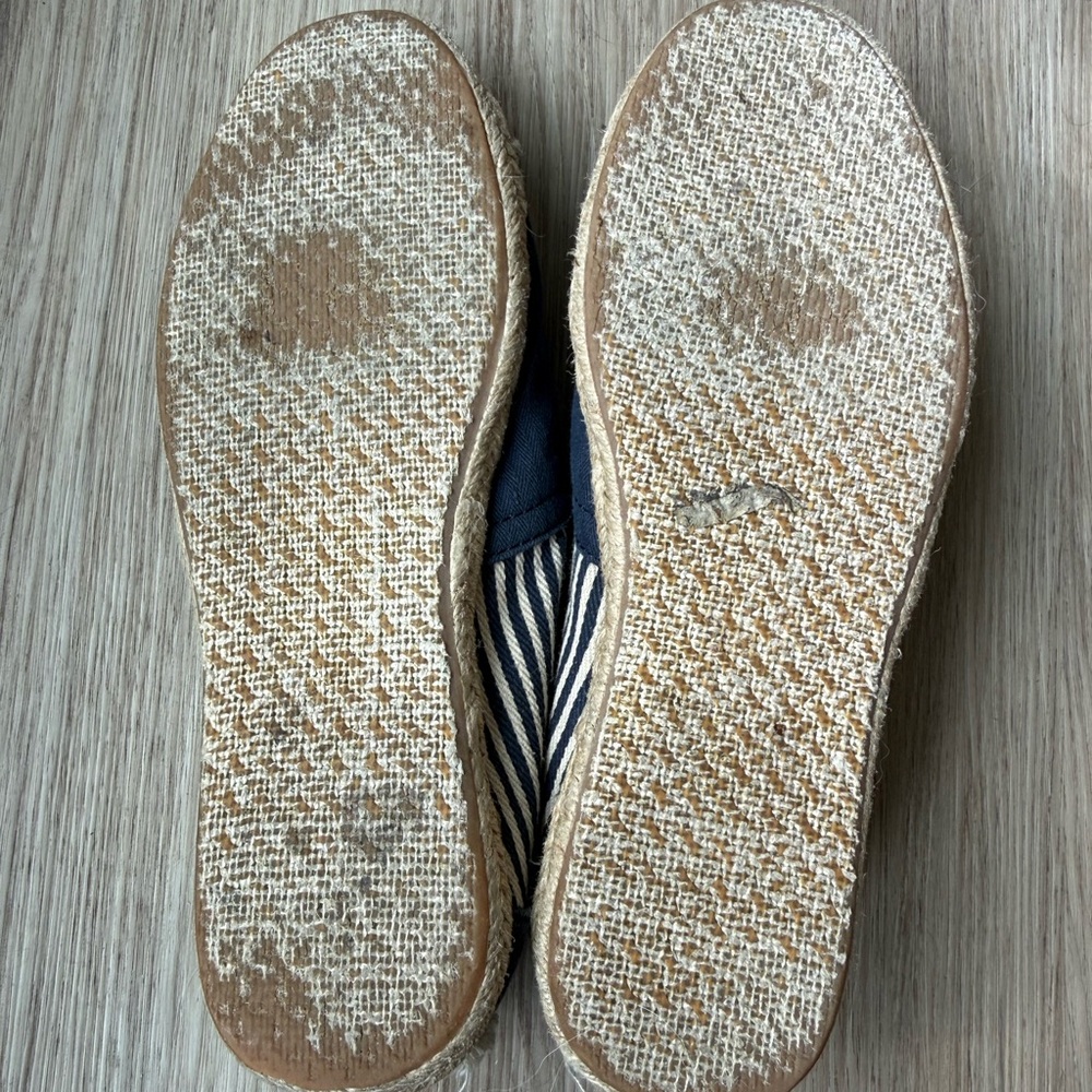 Stylish Navy and White Toms for Women size 6 - Picture 4 of 6